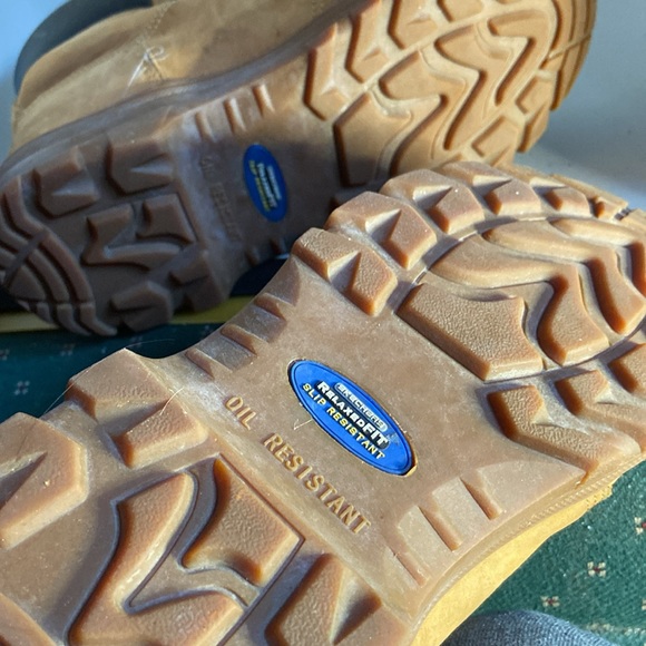 Skechers Relaxed Fit hiking boots lightly worn size 8.5 Tread shows no wear - Picture 9 of 9